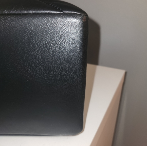 Kurt Geiger Kensington XXL Quilted Leather Shoulder Bag - Picture 6 of 8